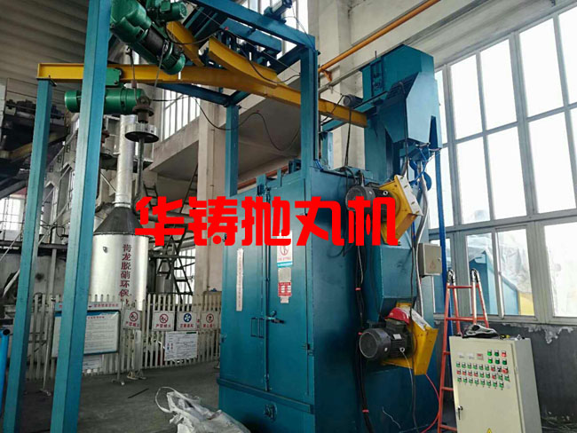 發(fā)動(dòng)機(jī)外殼拋丸機(jī)現(xiàn)場使用圖片